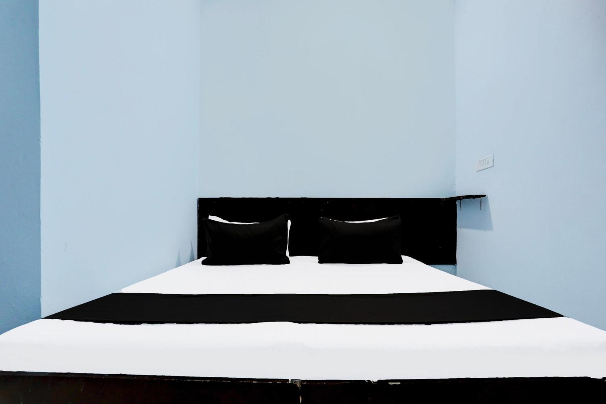 Spot On New Diamond Guest House Rudrapur Екстер'єр фото