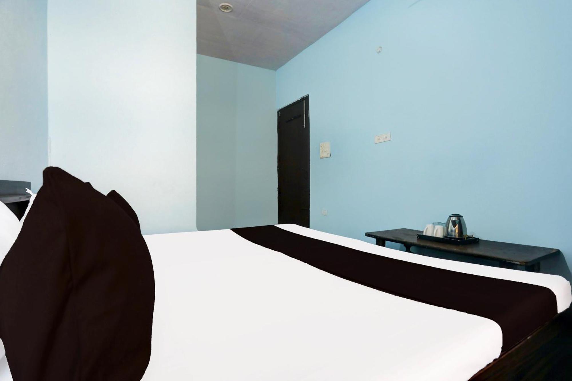 Spot On New Diamond Guest House Rudrapur Екстер'єр фото