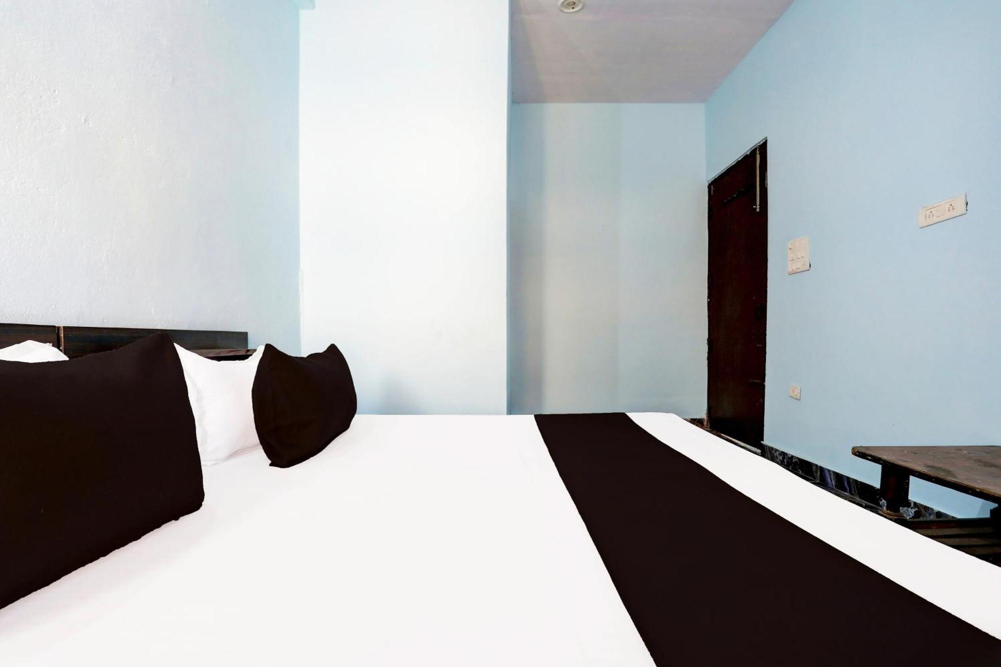 Spot On New Diamond Guest House Rudrapur Екстер'єр фото