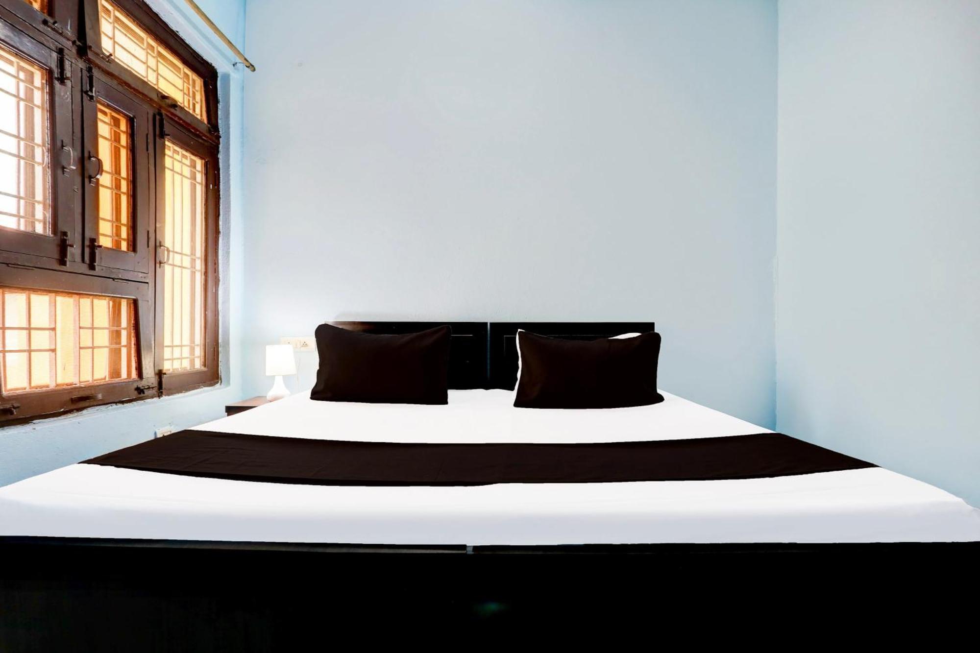 Spot On New Diamond Guest House Rudrapur Екстер'єр фото