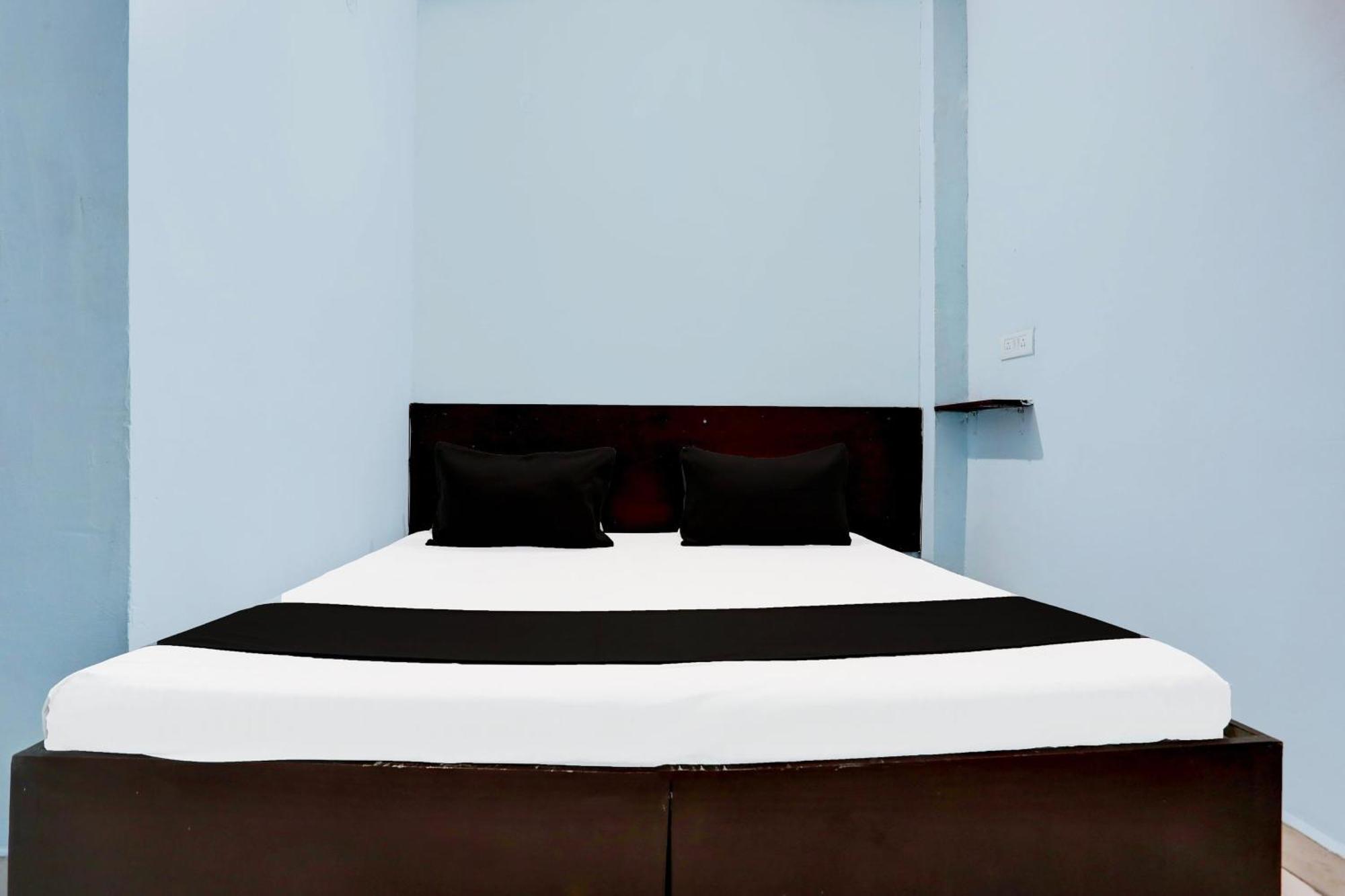 Spot On New Diamond Guest House Rudrapur Екстер'єр фото