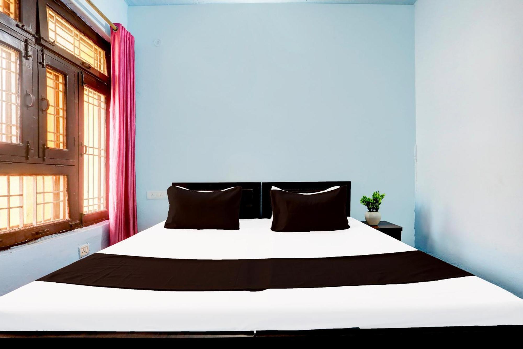 Spot On New Diamond Guest House Rudrapur Екстер'єр фото