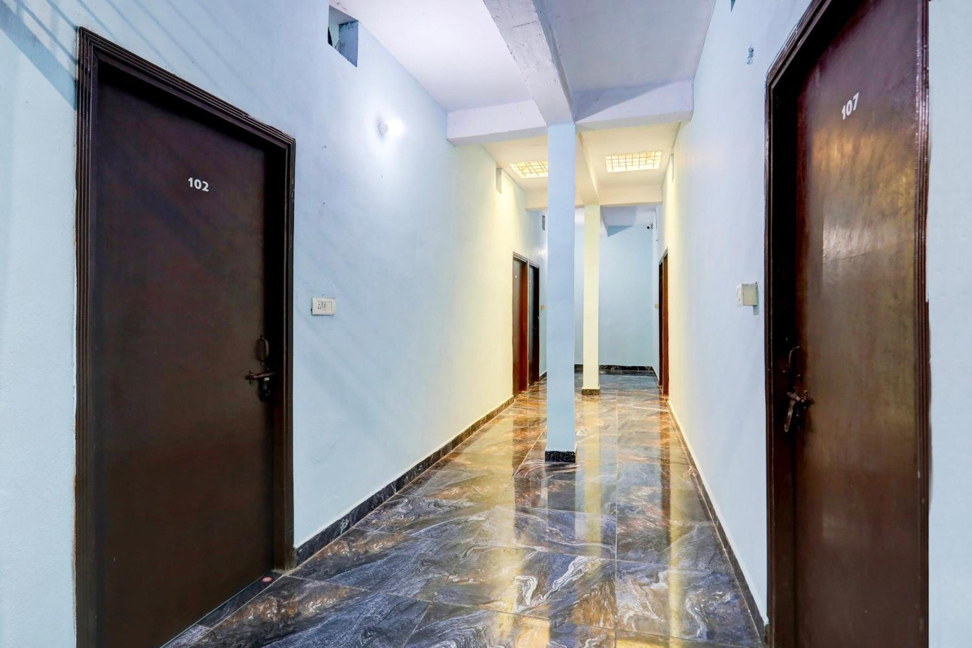 Spot On New Diamond Guest House Rudrapur Екстер'єр фото